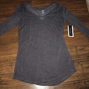 Quarter sleeve tee shirt